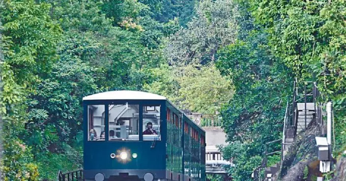 ﻿KellyChu &#8211; 為影婚照撳停纜車 網民：同上落車一樣都係需要｜Executive日記