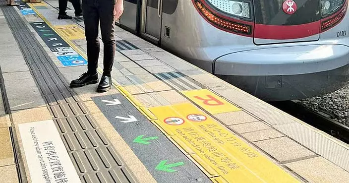 港鐵東鐵綫各站月台今年安裝閘門 周日起乘客可按灰色標示排隊