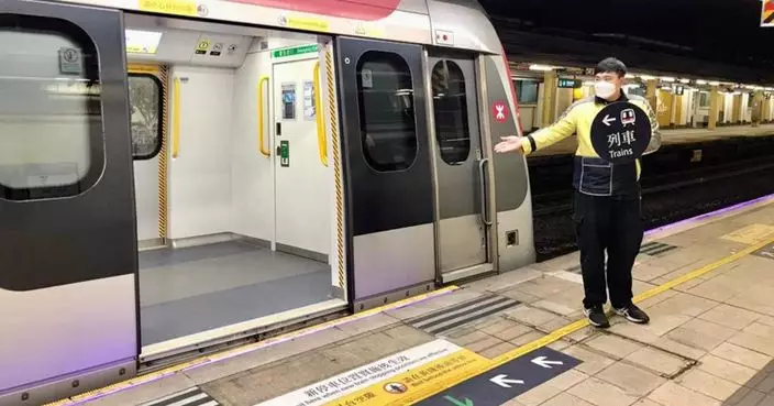 東鐵綫新停車位置首日運作暢順 港鐵加派人手應付周一首個工作天