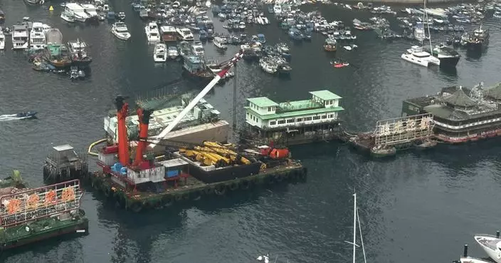 珍寶海鮮舫廚房船被困避風塘逾9個月 擬月內用起重船吊起