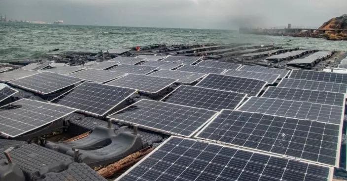 逾百太陽能板被棄龍鼓洲海灘  恐釋出重金屬釀海洋污染