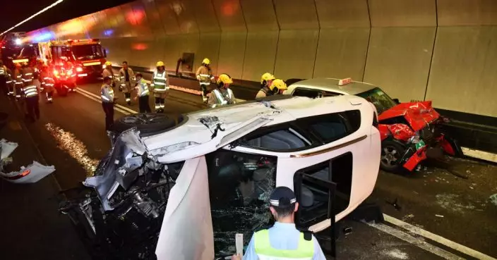 私家車紅隧失控連撞兩的士2人傷 司機涉醉駕被捕