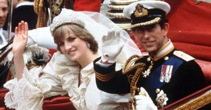 查理斯加冕成新君主 歷經外遇喪妻再婚等戲劇化故事