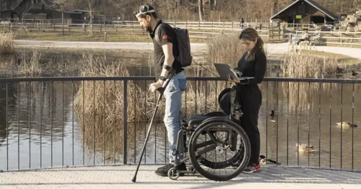 荷蘭男子癱瘓10多年 靠植入突破性裝置重新學會走路