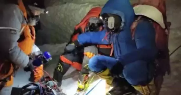兩中國登珠峰者還差400米實現夢想 見有人遇險8450米處放棄登頂終救回一命