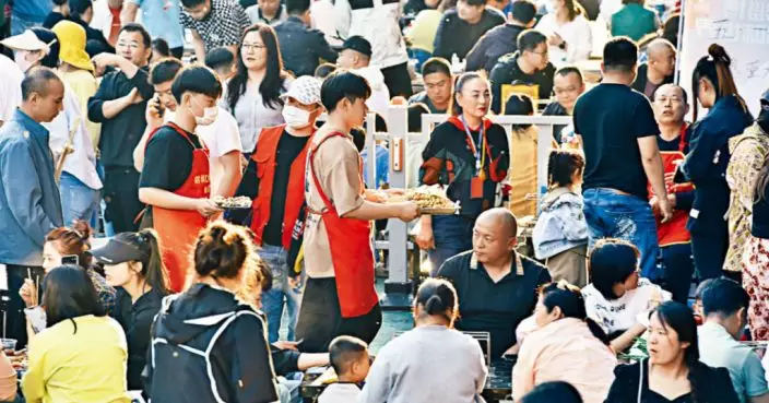 五一長假網紅餐廳逼爆衍生「代排隊」服務 基本收費百元起步