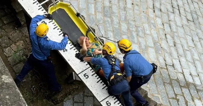 老翁不慎跌落九龍副水塘 被困一晚後由消防員救起