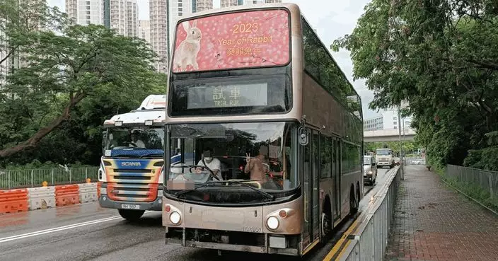 巴士迷疑掛假T牌揸退役巴士 41歲漢涉3罪被捕