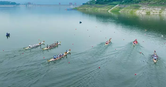 「龍舟世界盃國際劃聯賽」在中國屈原故里三峽壩上舉行