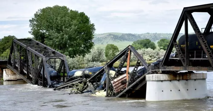 美蒙大拿州冧橋載有毒物質列車墜河 下游水質恐受污