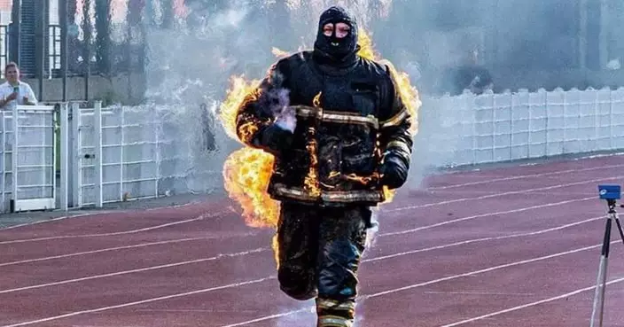 「火燒人」狂奔 法消防員連破2項健力氏世界紀錄