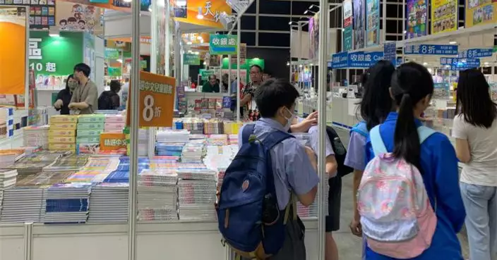 有家長稱書展選擇多亦便宜 有學生買小說提升中文水平