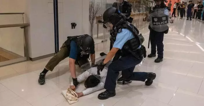 模擬處理持武器兇暴人士 警方荃灣商場舉行演習