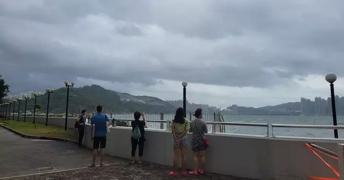 颱風蘇拉 | 杏花邨嚴陣以待裝逾米高擋水閘　居民以「山竹」規格儲定食水