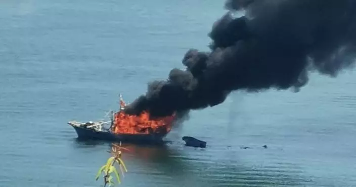 大埔三門仔漁船起火冒濃煙 消防到場撲救船上8人及時逃生
