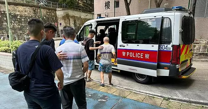 荃灣警打擊非法街頭賭博 拘3名本地6旬翁