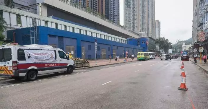 警大圍打擊交通違例 發132張告票