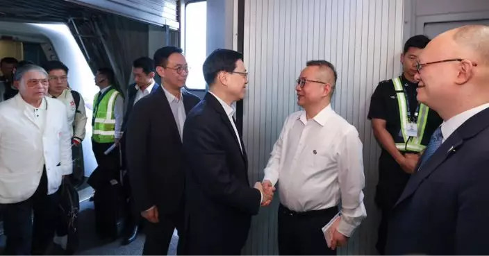 亞運會 | 李家超抵杭州明出席開幕禮 將訪選手村為港隊打氣