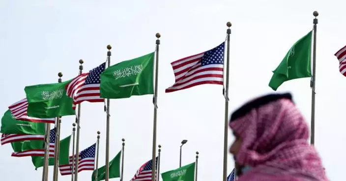 沙特國旗變迷你裙惹爭議 女時裝設計師公開致歉