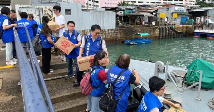 南區關愛隊逾40人分兩批往石澳協助居民