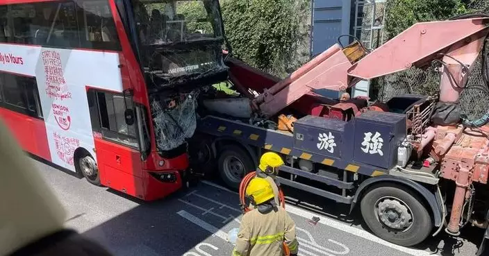 屯門公路九巴與吊臂車相撞 增至36傷巴士司機傷勢較嚴重