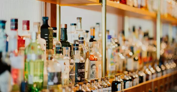 希臘酒吧賣剩酒又涉賣假酒 疑致英國女警死亡