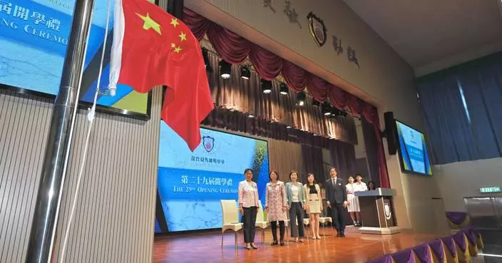 蔡若蓮開學日到訪2學校 勉勵學生要好好規劃未來
