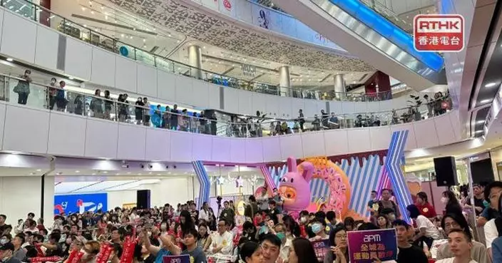 有商場直播亞運開幕式吸引不少市民到場觀看