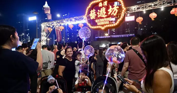 香港夜繽紛項目已推出逾25個 黃偉綸：有商場人流有增加