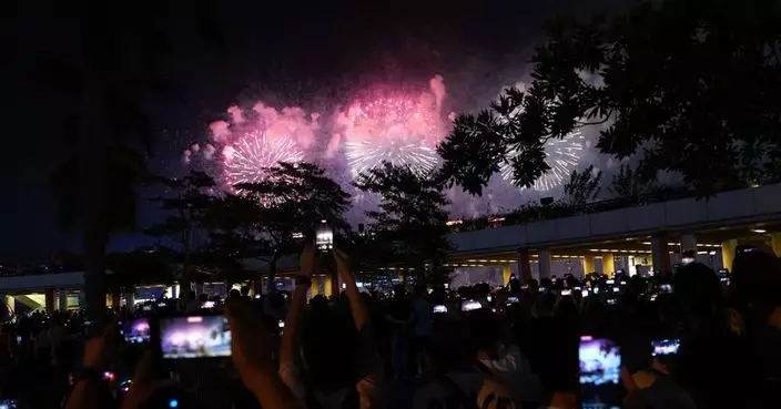 李家超：國慶煙花匯演成功舉行 象徵香港渡過難關全面復常