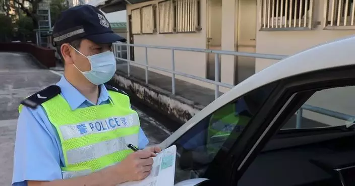 警方東九龍打擊違例泊車 共發1009張牛肉乾拖走一車
