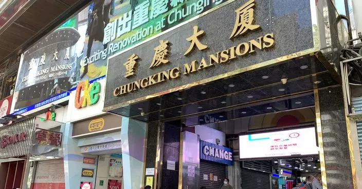 重慶大廈兩名非華裔男子遭人用凳扑頭 施襲者逃去無蹤