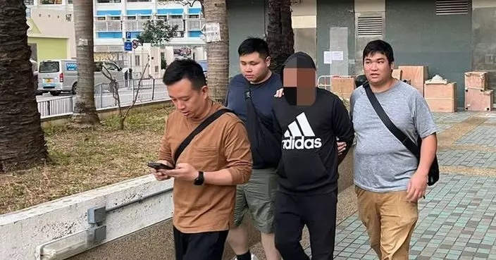 警方葵涌拘一名34歲外籍男 涉刑毁停泊葵涌街頭私家車