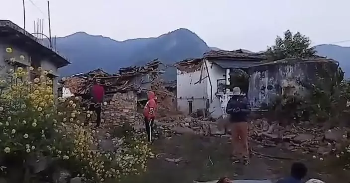 尼泊爾地震逾百死 山泥傾瀉阻礙災區救援