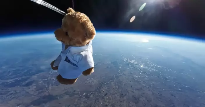 大學生用氣球將玩具熊「送」上2.8萬米高空惹安全疑雲