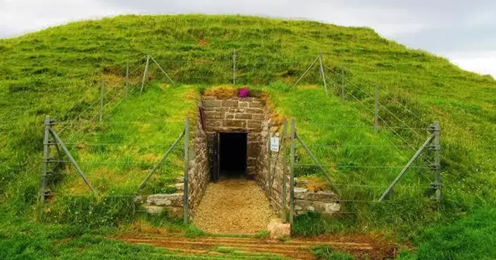 奧克尼群島5000年前古墓重見天日 2骷髏面對面擁抱惹猜測