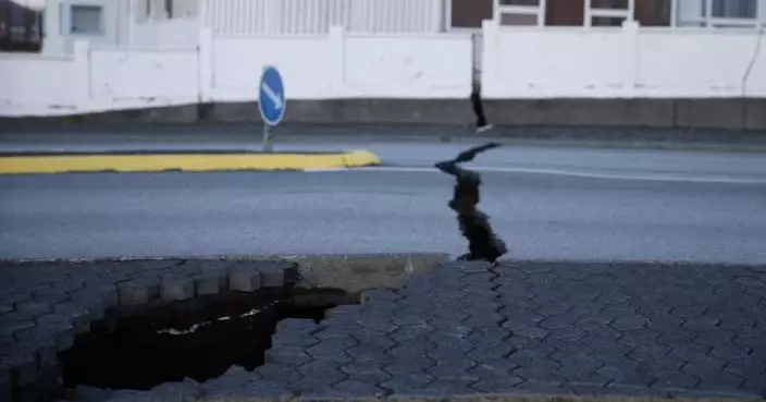 冰島一天狂震700次路面現巨縫  二氧化硫濃度竄升恐「火山爆發」