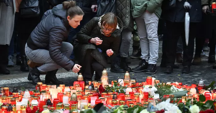 捷克全國哀悼大學槍擊案遇難者