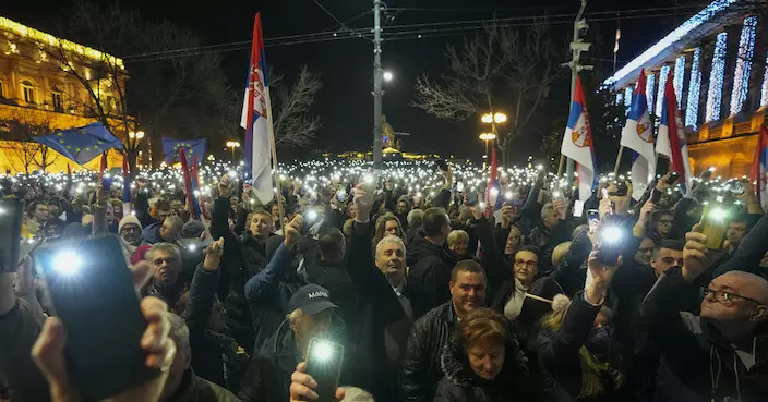 塞爾維亞民眾上街抗議選舉舞弊 衝擊市議會大樓警拘38人