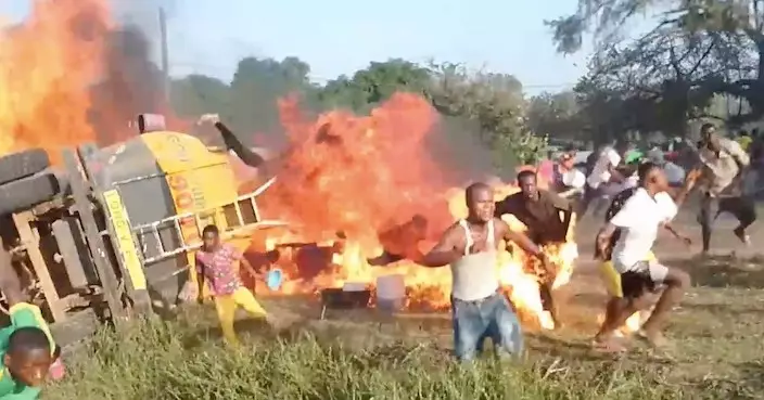 利比里亞運油車翻側 居民取油時突爆炸 最少40人死