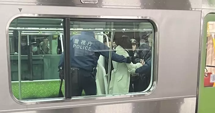 東京JR山手線女子揮刀傷4人被捕 列車服務一度暫停