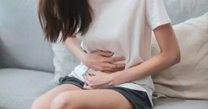 男友家留宿半夜急尿 女子搵唔到廁所「貓盆」釋放翌日得知……