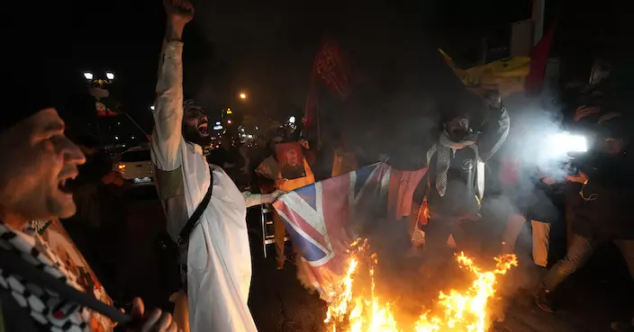 燒美英以國旗 伊朗也門民眾上街抗議美英空襲