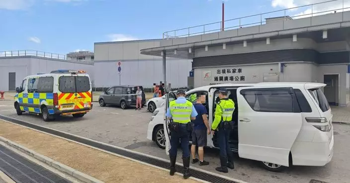 警方打擊「港車北上」白牌車 喬裝乘客放蛇拘一名49歲男司機