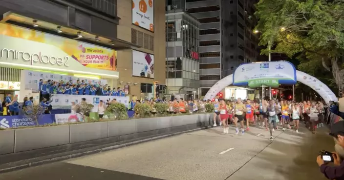香港馬拉松逾7萬人參賽 李家超主持全馬挑戰組起步禮