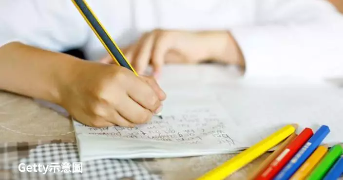 回歸傳統重拾紙筆 加州新法要求小學生今年起必學手寫字