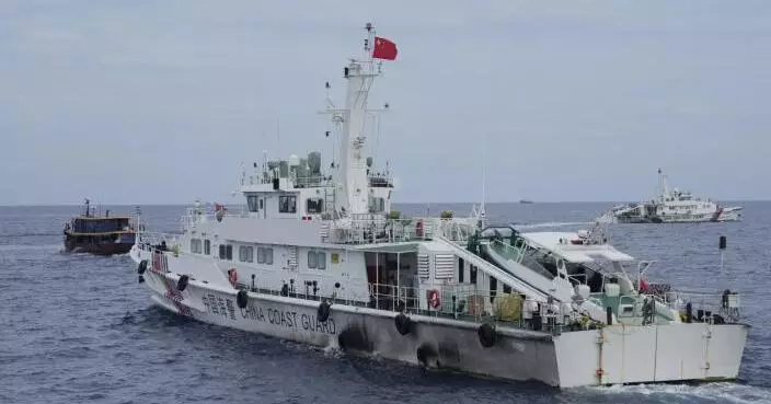 中海警跟監管控 菲民船對仁愛礁菲軍艦運物資