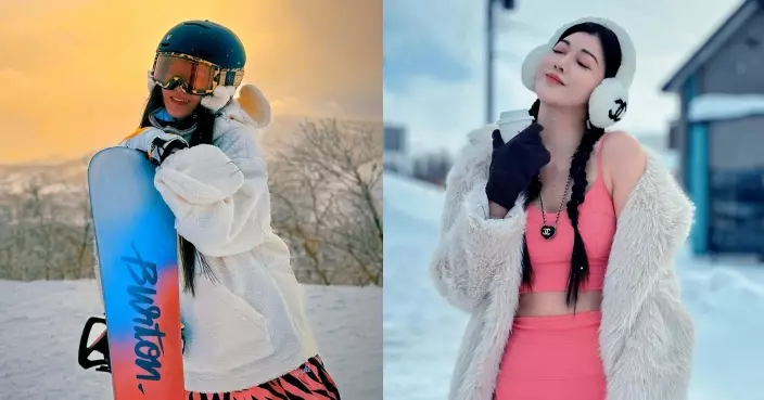 北海道滑雪自稱「單板甜妹」 40歲李彩華換小背心短裙雪地留倩影