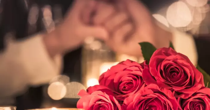 恩愛夫婦結婚47年 妻連續6個情人節收「亡夫準備鮮花和卡」！