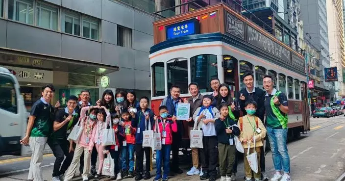 海關義工與小朋友坐開蓬電車 同遊香港探索各區文化特色